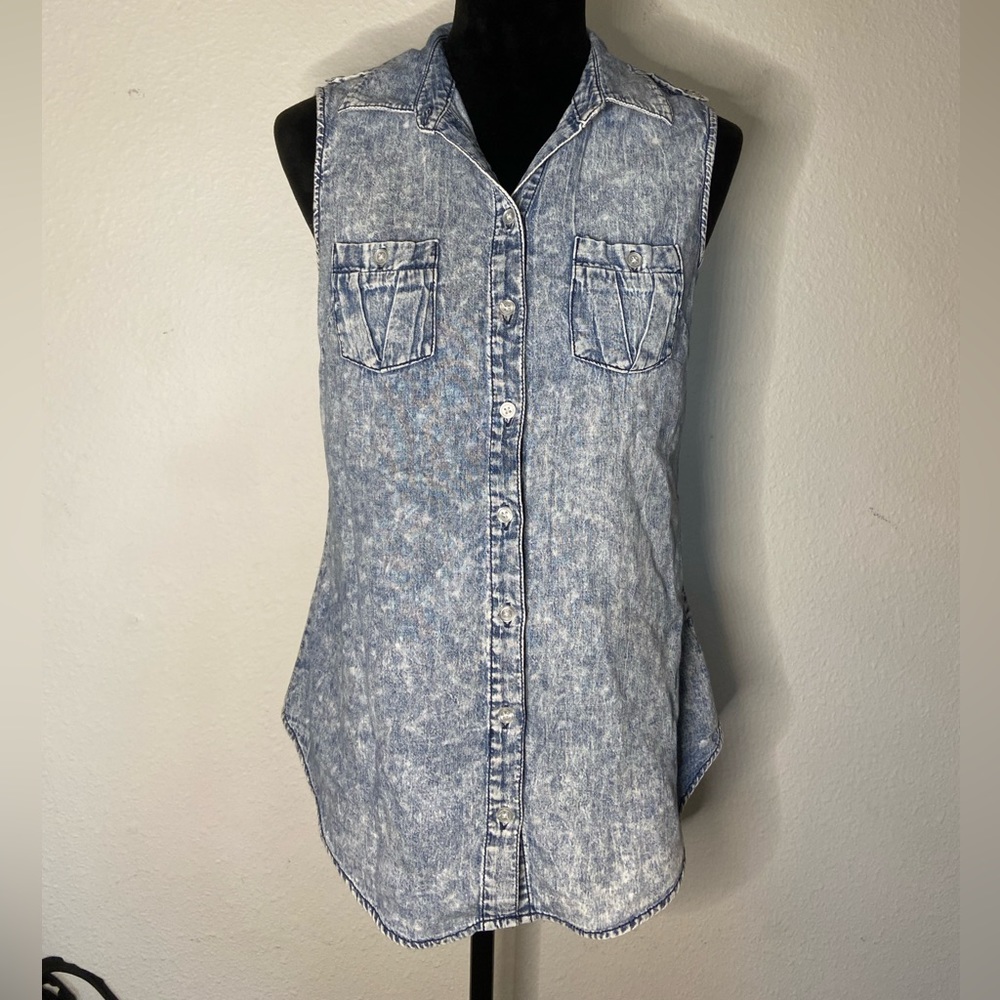 L.e.I. Blue Acid Wash Button Up Sleeveless Shirt